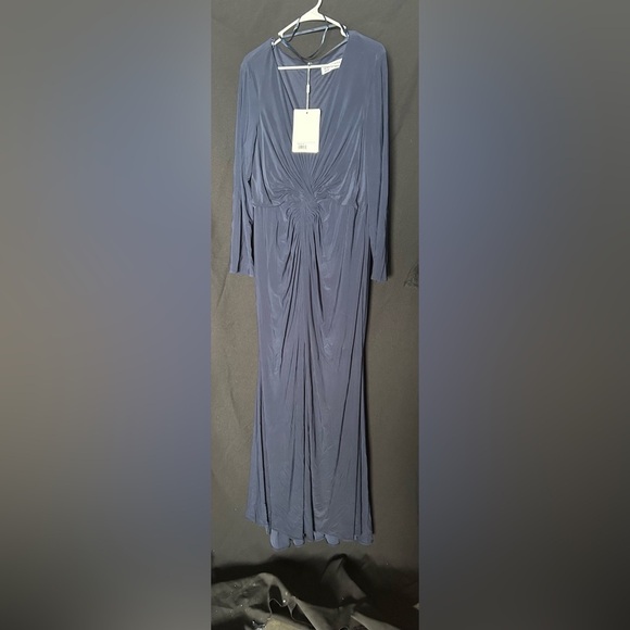 MAC DUGGAL 49504 NWT Front Twist Long Sleeve V-Neck Gown (Plus) - Picture 4 of 7